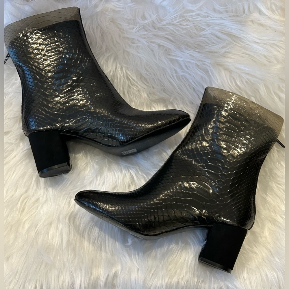 Charles & Keith Black Snakeskin Embossed Ankle Boots Block Heel Size 8 - Picture 6 of 11